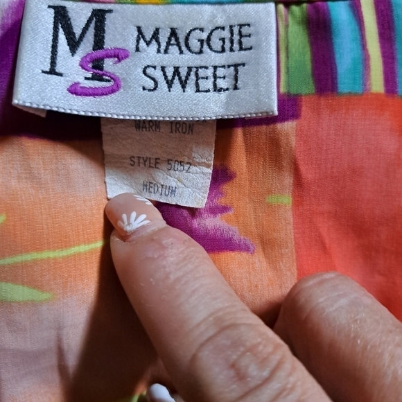 Maggie sweet beautiful colorful cardigan size medium A-13 - Picture 3 of 3